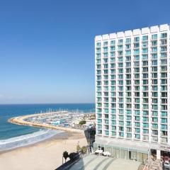 クラウンプラザホテル テルアビブビーチ（Crowne Plaza Tel Aviv Beach, an IHG Hotel）