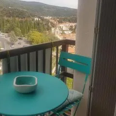 Joli Studio Audrey frais au nord proche cure wifi parking balcon