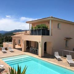 VILLA CARAMONTINU SERENA à Pinarello, proche plage, vue mer, piscine chauffée