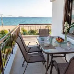 Dimi Seafront Apartment by Rentals Pro Services - Nea Moudania