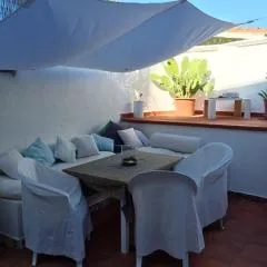 One bedroom house at Rosa Marina 20 m away from the beach with enclosed garden and wifi