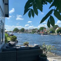 Holiday home at the water, fire place, boat and SUP rent, near Amsterdam