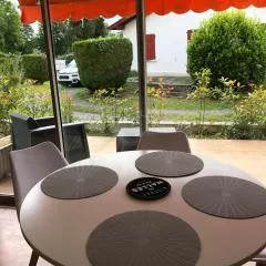 Appartement cosy, en rez de chaussée, en plein centre de CAmbo les Bains