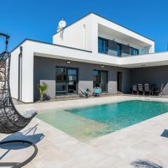 Awesome Home In Premantura With 3 Bedrooms, Wifi And Outdoor Swimming Pool