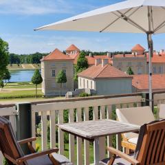 LoggiaHaus am Schloss, 5 Ferienwohnungen, teils mit Schloss- und Seeblick