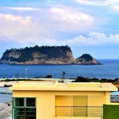 제주 바다 위 올레 펜션