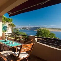 Captain's Apartment with Sea View