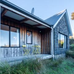 Fantail Cottage with Sea Views - Akaroa Home