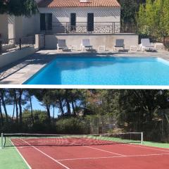 Grande propriété avec Piscine et Terrain de tennis privés