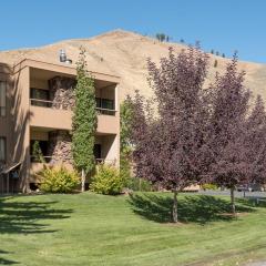 Sawtooth Condo 25 - Corner Unit, Walk to Bald Mountain & Hot Tub Onsite