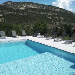 Le Mas des Fontettes, gite 14 personnes, piscine chauffée, propriété 5ha, barbecue