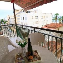 Neptuno con vistas al Mar