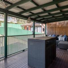 Relaxed Clovelly Beach Home - Parking - Cloey6