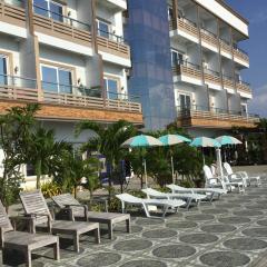 EM Royalle Hotel & Beach Resort