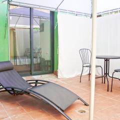 Urban Manesa city center apartment with private patio