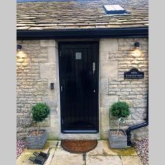 New Loos Cottage, Old School Court