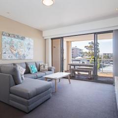 Cote D'Azure, 13 61 Donald Street - Lovely unit air con, Wi-Fi, secure parking, complex lift and pool