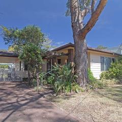 Evans Retreat cottage across the road from Sandy Point Beach