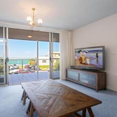 Portofino, 1,7 Laman Street - First floor unit with beautiful views, air con and Wi-Fi and close to town