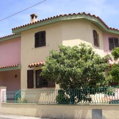 Orosei-Sardegna-Appartamento 5 posti letto con giardino