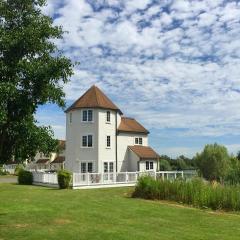 Windrush Turret Lodge