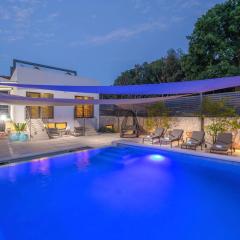 Villa La Mer with stalactite cave and pool bar