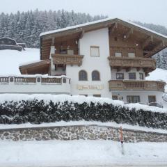 Quaint Apartment in Hainzenberg near Horbergbahn