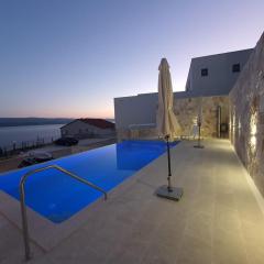 Apartment 2 with pool and amazing sea view
