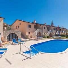 Apartment Viva with shared Pool