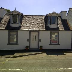 RoSE COTTAGE THREE BEDROOM HOUSE WITH PARKING
