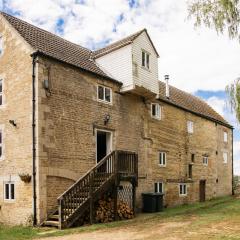 Fletland Mill and Holiday Hamlet - 18th century watermill, in stunning location near Stamford