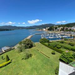 apartamento con vistas al mar y la montaña