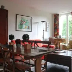 Apartment Close Canal Saint Martin
