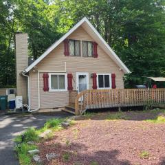 Cozy Chalet Free Wi-Fi, and Grill