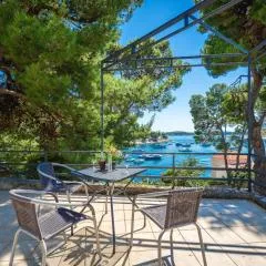 Sunny Days ''Sara'' - ZF Hvar