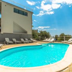 Villa Ozzi with 9 bedrooms & private Pool