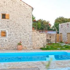 Heritage House Vrime - stone house with heated pool