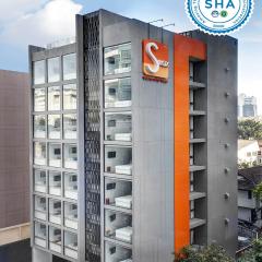 S Box Sukhumvit Hotel - SHA Extra Plus