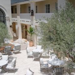 Cara Hotel
