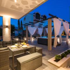Family Apartment Dubrovnik - private jacuzzi terrace, private parking