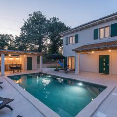 Istrian Villa with Private Pool, Sauna & Garden