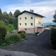 Velden View Ferienwohnung direkt am Wald mit großer Sonnenterrasse und grandiosem Karawankenblick