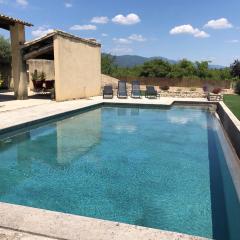 Villa dans le LUBERON à 2 km de LOURMARIN