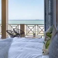 Waterfront Getaway, 2 Bedroom Seaside Bliss