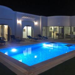 VILLA NOUR DJERBA plain pied haut de gamme piscine proche de la plage