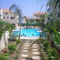 103 ELEGANT 2 bed apartment with free Wifi, AC, pool & gym!