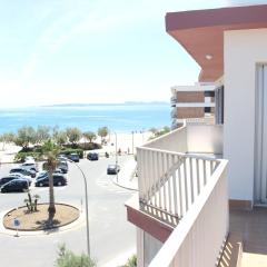 Beautiful loft, huge sunny terrace, view over the beach and sea