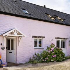 Finest Retreats - Berry Cottage - 4 Bedroom, Pet-Friendly Cottage Sleeping 8