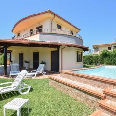 Amazing Home In Sangineto Lido With 6 Bedrooms, Wifi And Outdoor Swimming Pool