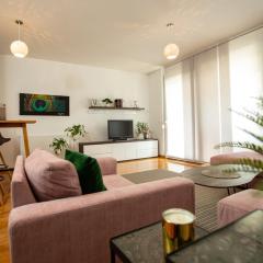 Bright 2-Bed Apartment Free Parking & WiFi - Walk to Old Town